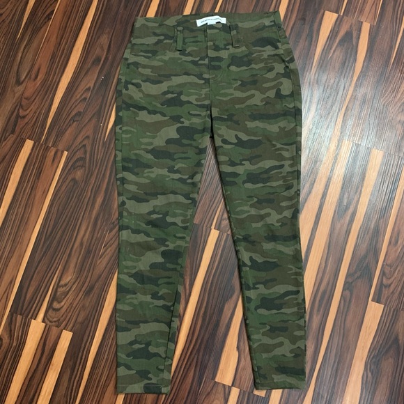 AMAZON ESSENTIALS Women’s Olive Camo Pull-On Knit Jegging Pants S Short - Picture 5 of 15